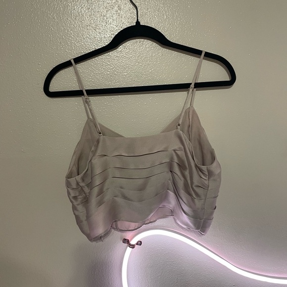 Express Cropped Blouse - Picture 2 of 3